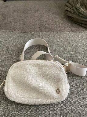 lululemon athletica Cream Sherpa Crossbody Belt Bag 1L